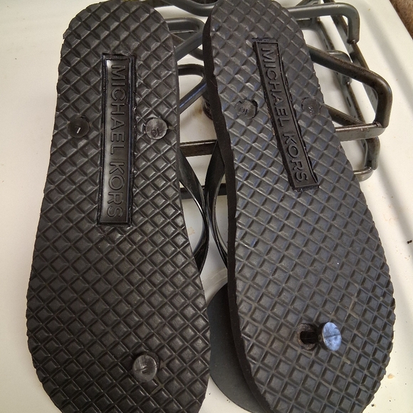 Michael Kors Black Flip Flops Size 10 - Picture 4 of 8